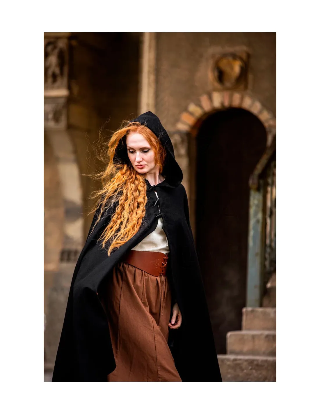 Cape médiévale courte pour dame, modèle Marie, couleur noire ⚔️ Boutique Épées