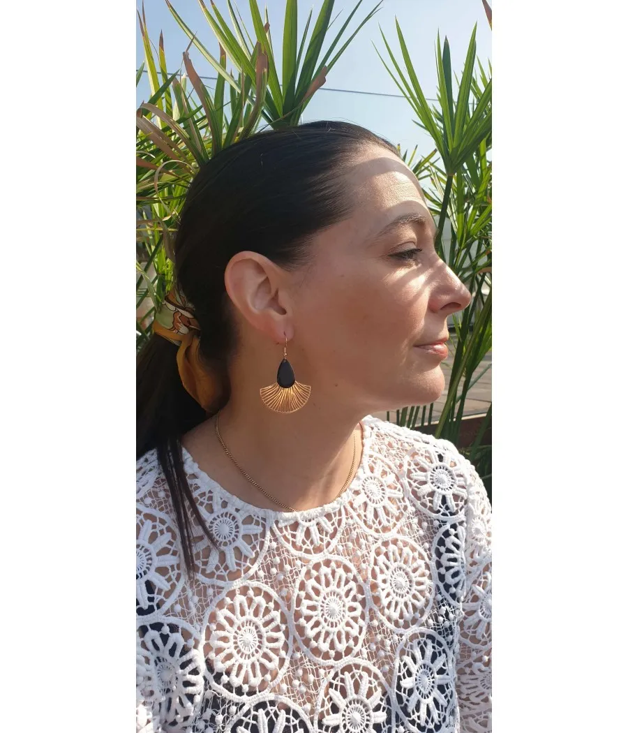 Santaïa boucles d'oreille feuille de ginkgo dorée émail noir