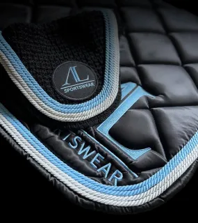 Tapis de Selle Noir, 4 Cordes Bleu Ciel & Blanc